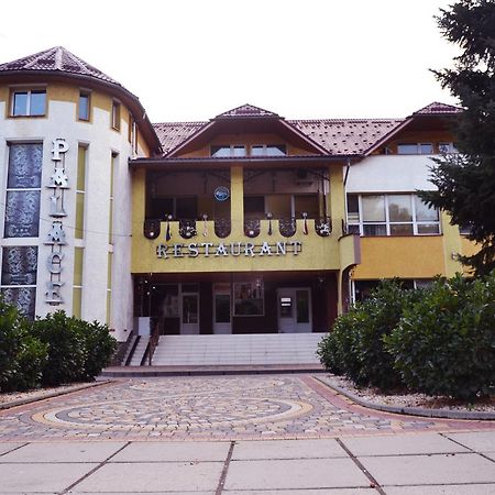 Golden Palace Dombó Kültér fotó
