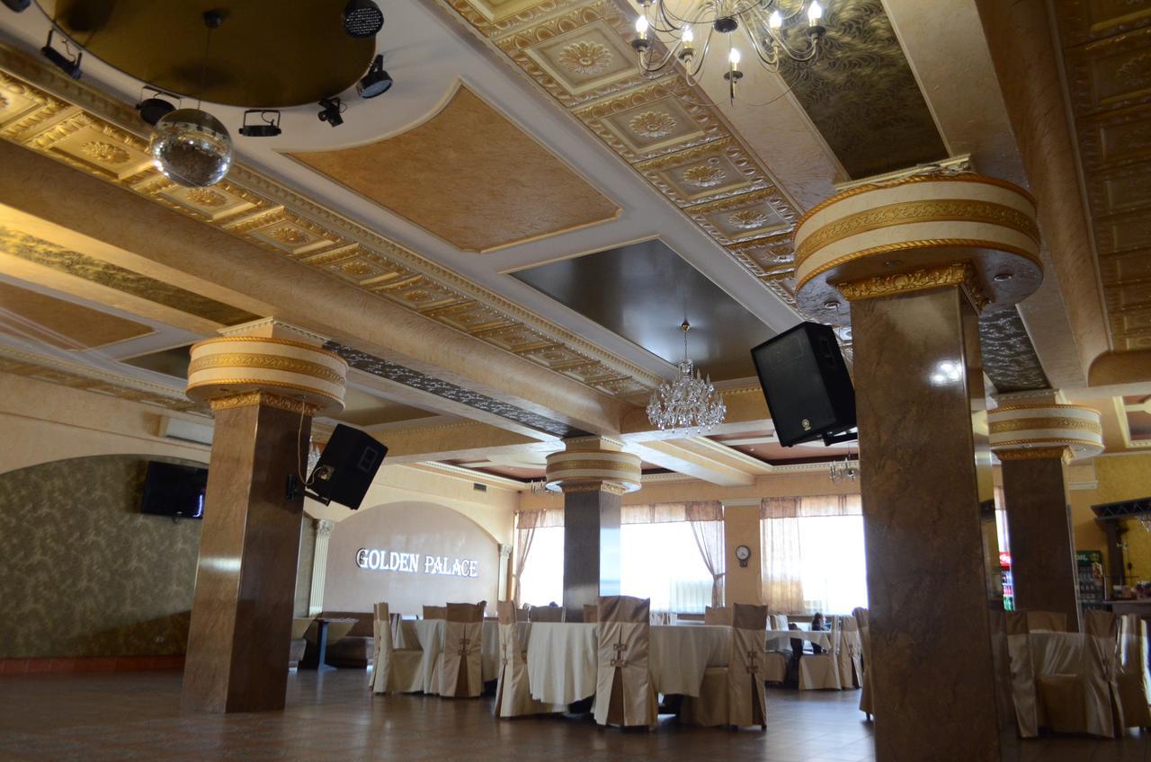 Golden Palace Dombó Kültér fotó